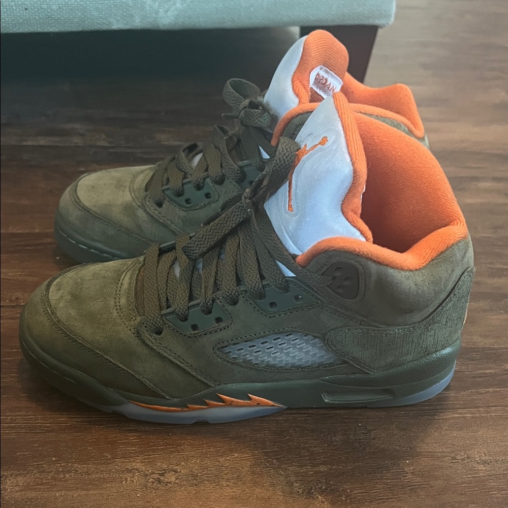 Air Jordan 5 Retro Olive Preowned size 3.5Y